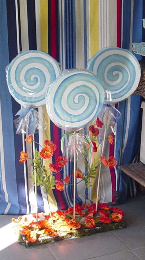 Wizard of Oz Baby Shower | CatchMyParty.com Camping Baby Shower Theme, Wizard Of Oz Play, Wizard Of Oz Musical, Wizard Of Oz Decor, Marshmallow Roasting, Cellophane Wrapping, Music Themed Parties, Camping Parties, Baby Shower Party Ideas