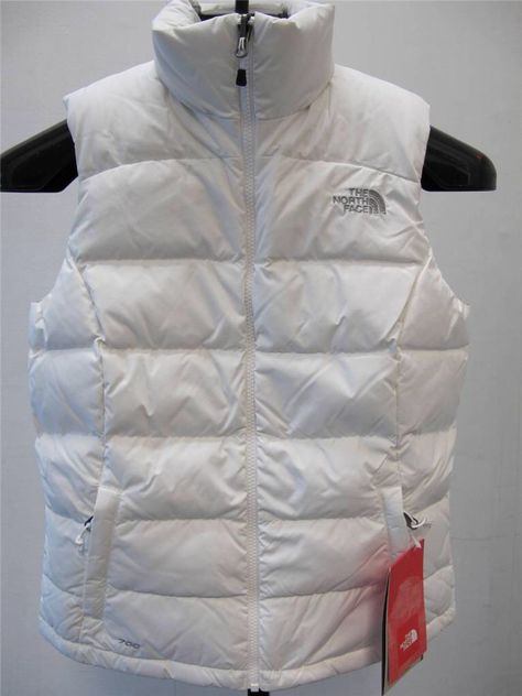 Vest Women Outfit, White North Face Vest, North Face Puffer Vest, Northface Puffer, The North Face Puffer, White Puffer Vest, North Face Nuptse, North Face Vest, Cool Coats