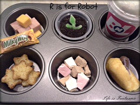 Ham, cheese cubes, pudding dirt cup, Strawberry smoothie, milky way bar, star tots, space ice cream, and twinkie for Wall-E cockroach R Is For Robot, Pudding Dirt, Movie Night Activities, Space Ice Cream, Muffin Tin Meals, Wall E Movie, Dirt Cup, Dirt Pudding, Movie Night Theme