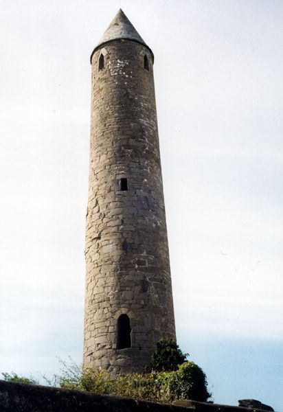 Stone Tower Medieval Tower, Stone Tower, Beautiful Ruins, Round Tower, Castle Tower, Tower House, Fantasy Places, Watch Tower, Beautiful Castles