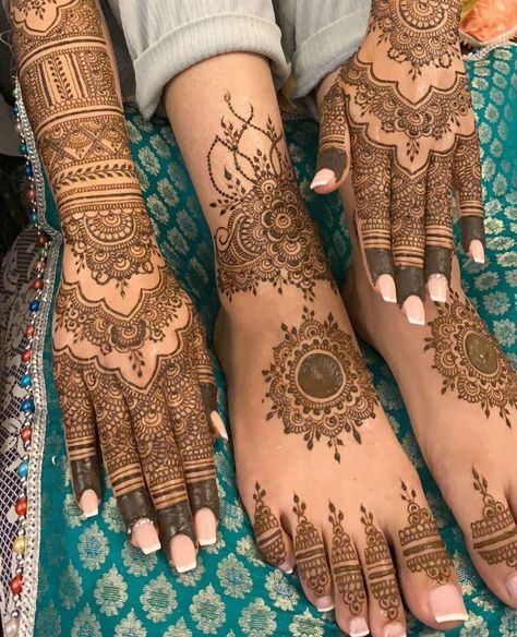 Mehndi Tutorial, Wedding Henna Designs, Indian Henna Designs, Tato Henna, Henna Tattoo Designs Hand, Modern Henna Designs, Latest Henna Designs, Bridal Henna Designs, Pretty Henna Designs