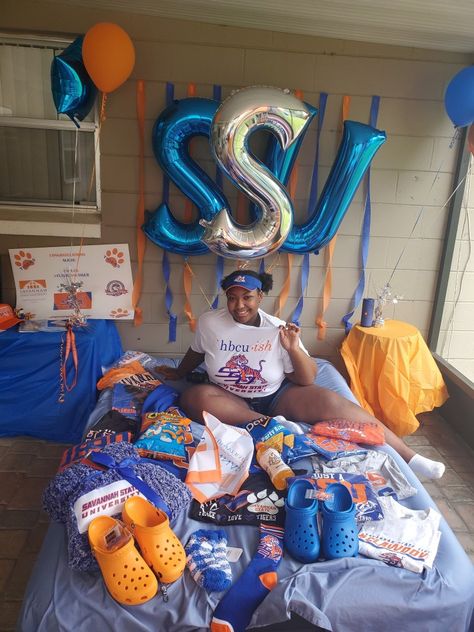 #bedparty #hbcu #ssu #savannahstate Hbcu Bed Party, Hbcu Party, Usf College Bed Party, College Decision Day, Hbcu Band, Hbcu Experience, Decision Day, College Bed, College Decision