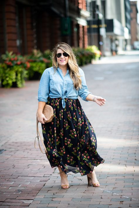 Maxi Skirt Transition to Fall | Coffee Beans and Bobby Pins White Elm, Simple Spring Outfits, Maxi Skirt Style, Mid Size Fashion, Plus Size Fall Outfit, Maxi Skirt Outfits, Rock Outfit, Floral Maxi Skirt, Looks Chic