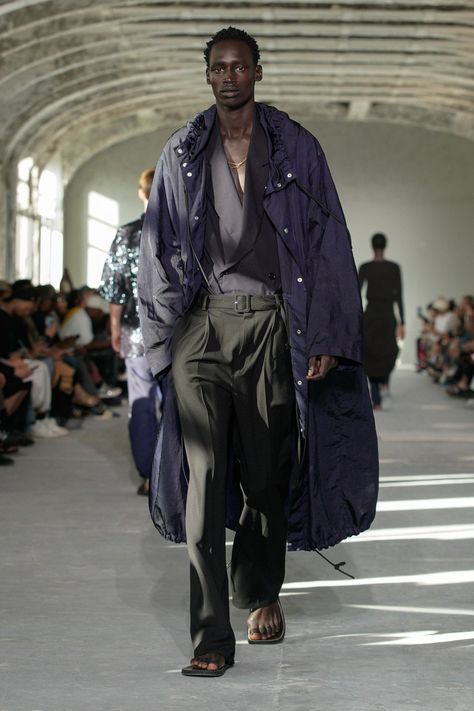 Dries Van Noten Spring 2024 Menswear Fashion Show Collection: See the complete Dries Van Noten Spring 2024 Menswear collection. Dries Van Noten Street Style, Dries Van Noten Menswear, 2024 Menswear, Show Collection, Menswear Fashion Show, Menswear Fashion, Menswear Collection, Fashion Show Collection, Dries Van Noten