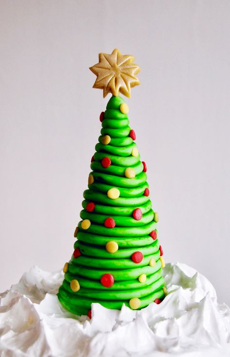 Christmas Tree Cake Topper, Best Christmas Tree Toppers, Tree Cake Topper, Diy Tree Topper, Easy Christmas Tree, Cake Dip, Chocolate Tree, Diy Christmas Tree Topper, Christmas Cake Topper