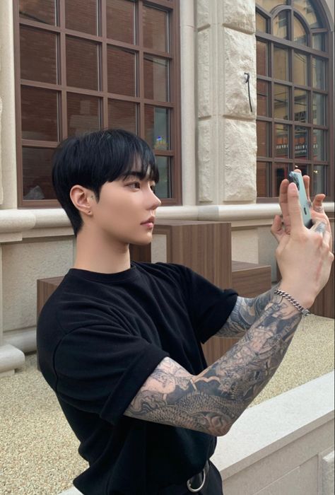 Asian Tattoos Men, Uzzlang Boy, Boyfriend Inspiration, Korean Tattoos, Straykids Hyunjin Photoshoot, Asian Tattoos, Boy Tattoos, Ink Illustrations, Long Hair Styles Men