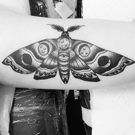 Moth tattoo with moon cycles and all seeing eye Eye Moth Tattoo, Moth With Eyes Tattoo, Tattoo With Moon, Dream Decorations, Lunar Moth Tattoo, Bird Tattoo Sleeves, Moon Moth, Tattoo Sleeves, Moth Tattoo