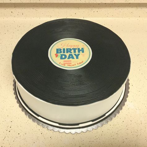 Vinyl Record Cake, Vinyl Cake, Music Birthday Cake, Record Cake, Minimalist Cakes, Bday Stuff, Music Cake, 13 Birthday, Minimalist Music