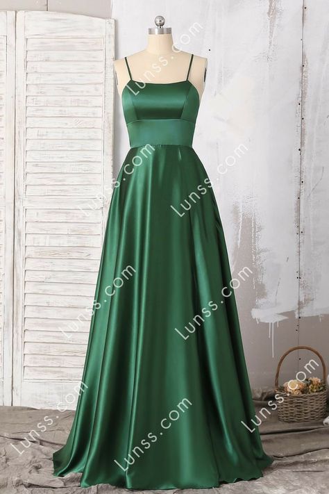 Emerald Green Winter Formal Dresses, Emerald Green Prom Dresses 2023, Green Silk Formal Dress, Emerald Green Dama Dresses For Quince, Emerald Green Dress Satin, Dark Green Satin Prom Dress, Appropriate Prom Dresses, Green Ombre Bridesmaid Dresses, Green Dress With Long Train