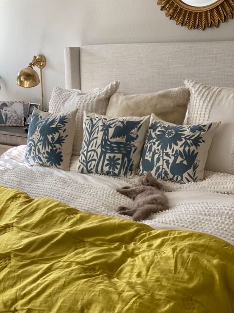 Mixed Bedding Ideas, Colorful Modern Bedroom Aesthetic, Beige Bedding With Pop Of Color, Colorful Master Bed, Bedding Ideas Colorful, White Bedding With Pops Of Color, Neutral Bedroom Ideas With Pop Of Color, White Bedding Ideas Pop Of Color, Neutral Bedroom With Pop Of Color