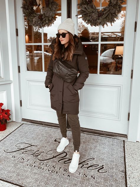 Winter outfit ideas / outfit ideas / fashion inspo / puffer jacket Outfit Ideas Fashion, Winter Outfit Ideas, Ideas Outfit, Winter Outfit, Puffer Coat, Puffer Jacket, Belt Bag, Casual Chic, Winter Outfits