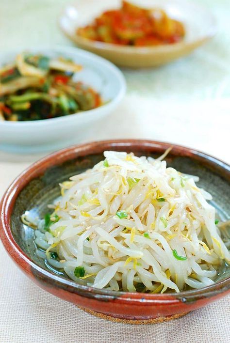 Namul Recipe, Bean Sprout Recipes, Bean Sprout Salad, Bean Sprout, Korean Side Dishes, Sweet And Spicy Sauce, Korean Fried Chicken, Korean Dishes, Sprout Recipes