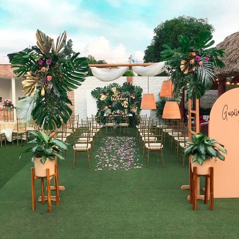 Small Space Wedding Decor, Traditional Lobola Decor, African Traditional Wedding Decoration, Long Wedding Table Decorations, Ghana Traditional Wedding, African Wedding Theme, Green Wedding Decorations, Outdoor Tent Wedding, Floral Arch Wedding