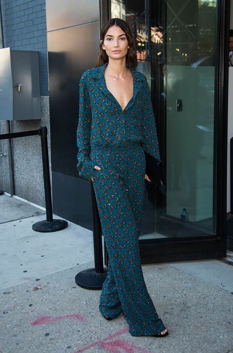 Sweet Dreams: 15 Street Style Stars Taking The Pyjama Trend To Bed | ELLE Australia Lily Aldridge Style, Pyjama Trend, Thanksgiving Outfit Women, Lily Aldridge, Model Style, Thanksgiving Outfit, Street Style Inspiration, Celebrity Outfits, Look At You