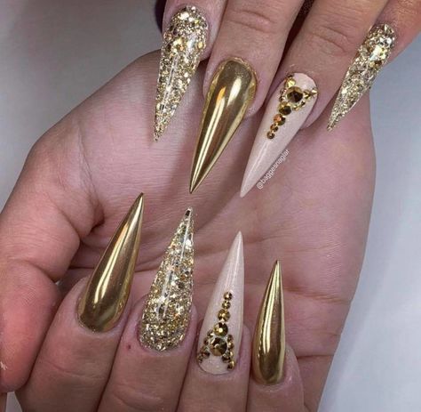 Ongles Bling Bling, Fake Nails Long, Nails Yellow, Long Press On Nails, Gold Nail Designs, Nail Type, Diy Nail Art, Nail Forms, Stick On Nails