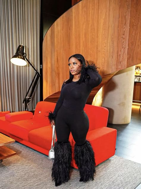 Fur Heel Boots Outfit Black Women, Fur Heel Boots Outfit, Paris Outfit Black Women, Fur Heels Outfit, Fur Boots Outfit, Black Fur Boots, Classy Going Out Outfits, Black Boots Outfit, Boujee Outfits