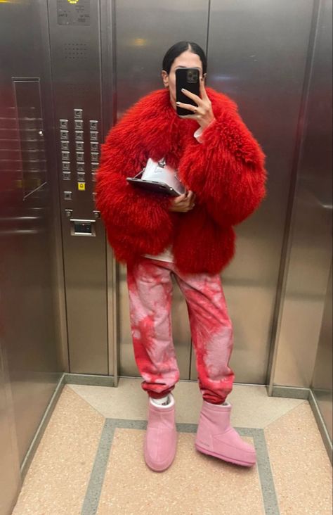 Winter Streetstyle, Winter Ootd, Models Off Duty Style, Red Fur, Effortless Outfit, The Attico, Fashion Icons, Coat Outfits, Beauty And Lifestyle