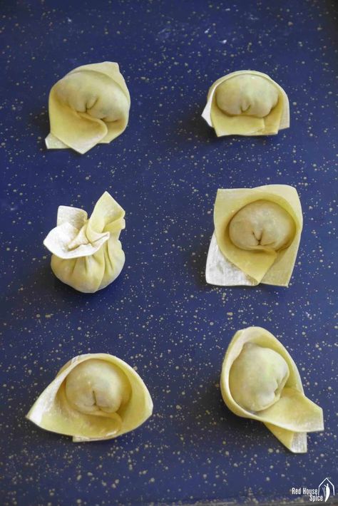 How To Fold Wontons, Chinese Spring Rolls, Beef Dumplings, Chinese Chives, Steamed Cabbage, Dumpling Filling, Wonton Recipes, Homemade Dumplings, Dumpling Wrappers