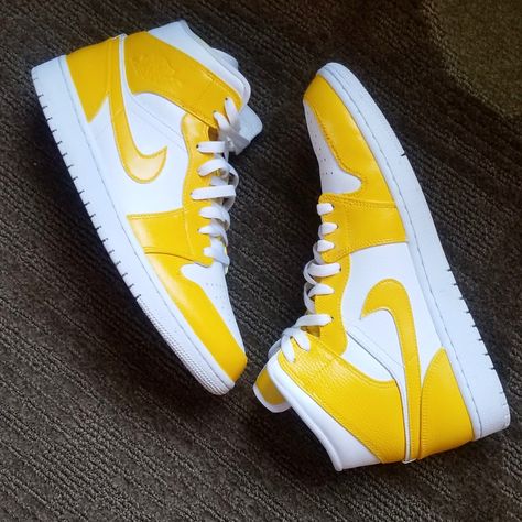 Jordans Yellow, Air Jordan Yellow, Air Jordan 1 Custom, Jordan 1 Yellow, Jordan 1 Custom, Yellow Starburst, Flowers Anime, Blue Air Jordan 1, Custom Jordan