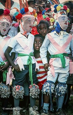 Wanaragua dancers wearing garifuna mask in Dangriga Garifuna Art, Honduran Culture, Dangriga, Performance Ideas, Dancer Wear, Body Sketches, African People, World Cultures, Honduras