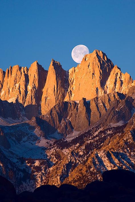 Mt. Whitney, California the highest peak in the United States, on Sept 13, 2014 - fun in the sun and moon light Mount Whitney Hiking, Mt Whitney, Mount Whitney, Moon Set, Bg Design, Sierra Nevada Mountains, The Continental, Pacific Crest Trail, Moon Light