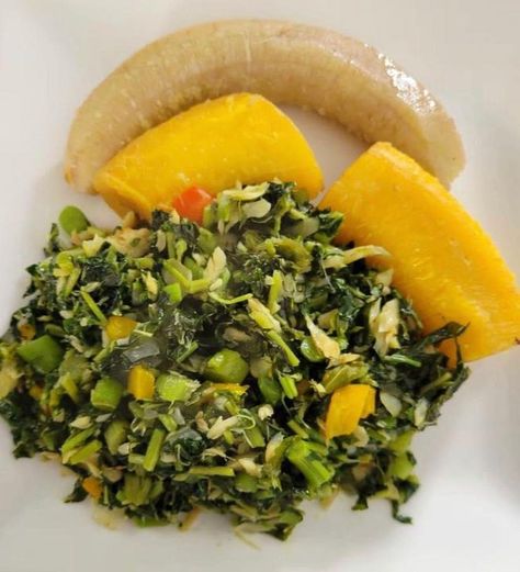 Calallo saltfish,with boil green banana and sweetboiled banana sounds simple but sweet taste Green Banana, Alkaline Diet, Healthy Protein, Sweet Taste, Healthy Eats, Baked Chicken, Food To Make, Healthy Eating, Diet