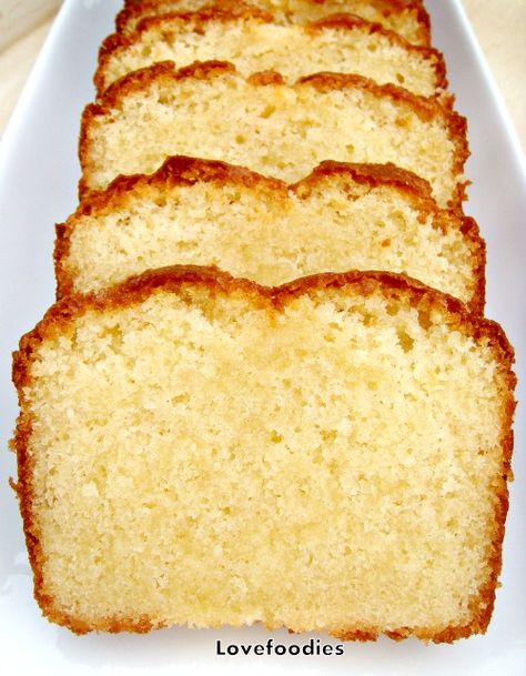 Moist Vanilla Pound / Loaf Cake Pound Loaf Cake, Blueberries Cake, Deserts Recipes, Best Pound Cake Recipe, Vanilla Pound Cake, Tasty Cakes, Awesome Desserts, Resipi Kek, Loaf Cake Recipes