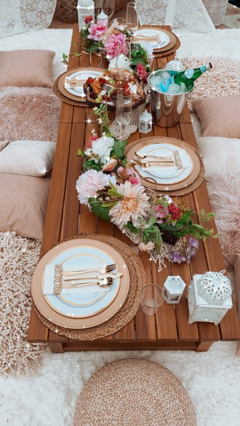 Luxury Picnic Business, Picnic Checklist, Picnic Business, Picnic Event, Picnic Party Decorations, Luxury Picnics, Luxury Picnic, Picnic Birthday Party, Dinner Party Decorations