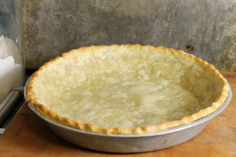 a blind baked pie crust on a wooden counter Pie Crust For Pumpkin Pie, Blind Baking Pie Crust, Crust For Pumpkin Pie, Blind Bake Pie Crust, Custard Pies, Earth Food, Baking Pie, Pie Crust Recipe Easy, Pie Crust Edges