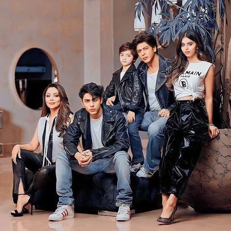 Srk Family, Shahrukh Khan Family, Abram Khan, Bollywood Outfits, Cute Romantic Quotes, Beautiful Barbie Dolls, Shah Rukh Khan, Shahrukh Khan, Cute Family