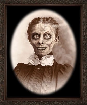 Haunted Pictures, Halloween Fotos, Scary Photos, Vintage Halloween Photos, Tableaux Vivants, Image Halloween, Creepy Vintage, Creepy Photos, Haunted Dollhouse