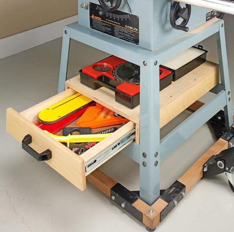 Workshop Storage Ideas, Workbench Diy, Garage Workbench, Tool Stands, Add Storage, Serra Circular, Diy Workbench, Table Saws, Bench Ideas