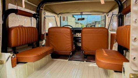 Fj Cruiser Interior, Land Cruiser Interior, Fj40 Landcruiser, Toyota Fj40, Jump Seats, Old Vintage Cars, Road Trip Car, Offroad Jeep, Jeep Rubicon