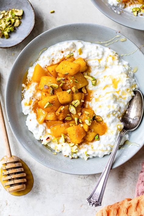 Skinnytaste Savory Cottage Cheese Bowl, Cottage Cheese Peaches, Cottage Cheese And Peaches, Cottage Cheese Fruit Bowl, Cottage Cheese Bowls Savory, Skinnytaste Breakfast, Cottage Cheese And Fruit, Cottage Cheese Fruit, Cottage Cheese Bowls