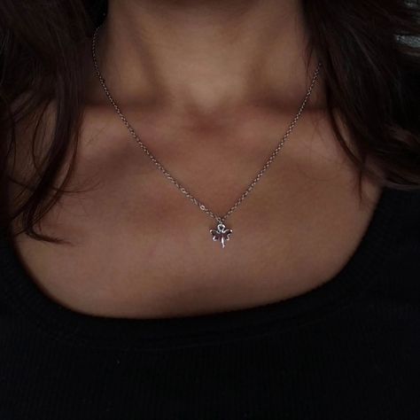 Silver necklace ✨ Dm to buy Silver Necklace Aesthetic, Faceless Girl, Necklace Aesthetic, Brunettes, Blue Bird, Silver Necklaces, Silver Necklace, Gift Ideas, Silver