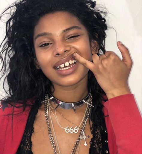 Face Insecurities Aesthetic, Cute Gap Teeth, Faith Jaggernaut, Gap Teeth Aesthetic, Teeth Gaps Aesthetic, Lemon Face Mask, Gap Teeth, Model Poses, Body Positivity