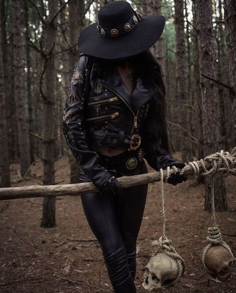 Rockstar Cowgirl, Dnd Vampire, Vampire Cowboy, Dark Cowboy, Goth Cowboy, Western Goth, Goth Outfit Inspo, Hardcore Style, Johnny Blaze