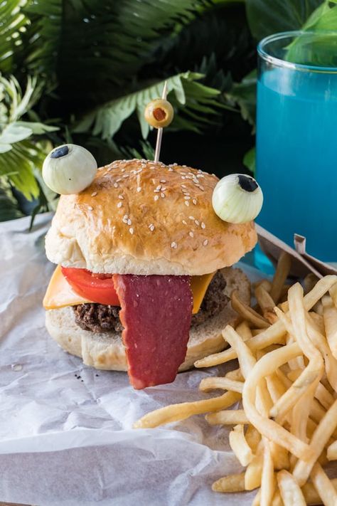 Durr Burger from Fortnite, Who else loves Fortnite! This Durr Burger is easy to make and perfect for every Fortnite party! #atablefullofjoy #burger #fortnite #fortniteparty #durrburger #fortnitefood Fortnite Themed Food, Burger Cupcakes, Fortnite Party, Fortnite Birthday, Shrimp Dinner, Onion Relish, Sliced Turkey, Gifts For Coffee Lovers, Entree Recipes