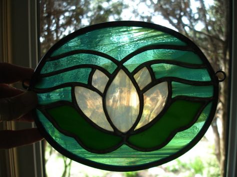 Flower Lilly, Lead Light, Flower Stained Glass, Tiffany Glass Art, Lilly Pad, White Lotus Flower, Glass Suncatchers, Making Stained Glass, Glass Inspiration