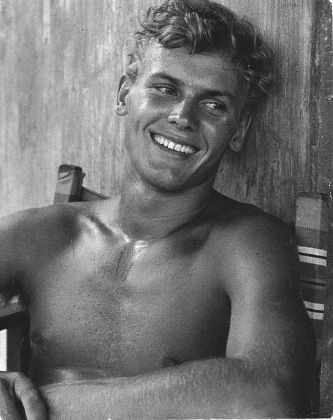 Tab Hunter, 1950s Hollywood, Anthony Perkins, Old Hollywood Stars, Actrices Hollywood, Hollywood Star, Pop Singers, Hollywood Actor, Vintage Hollywood