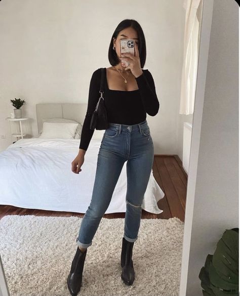 Bodysuit And Jeans Outfits, Thanya W, Bodysuit Jeans, Jeans Trend, Body Suit Outfits, Yes Or No, Causual Outfits, Indie Outfits, Baggy Pants