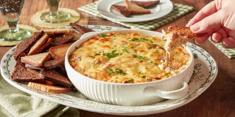 Ruben Dip Recipe, Reuben Dip Recipe, Reuben Dip, Reuben Casserole, Corned Beef Sandwich, Cooking Corned Beef, Sour Pickles, Cheesy Appetizer, Thousand Island