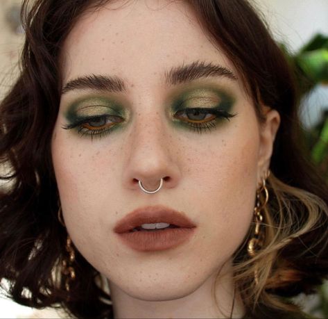 Pretty Green Eyeshadow Looks, Green And Brown Makeup Looks, Green Eyeshadow Looks For Brown Eyes, Green And Brown Makeup, Brown Lipstick Looks, Tofurky Roast, Green Eyeliner Looks, Green Eyeliner Makeup, Green Eyeshadow Looks