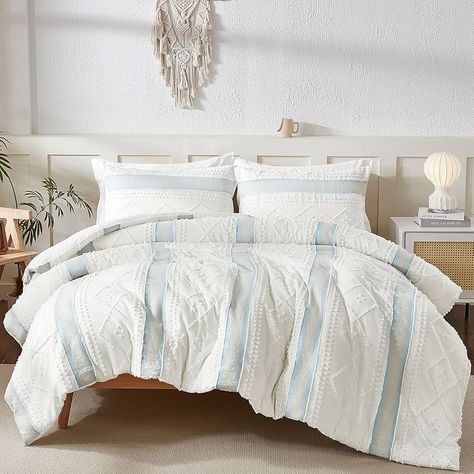 Amazon.com: Boho Comforter Set King,White Comforter King Size,Ivory Fluffy Comforters 3 PCS Geometric Farmhouse Bedding Bed Set for All Seasons Fall : Home & Kitchen Beach House Bedding Coastal, Sky Blue Master Bedrooms Decor, Bedding Ideas White And Blue, Beachy Bed Sheets, Coastal Bedding Ideas Blue And White, Preppy Beach Room Decor, Light Blue Coastal Bedroom, King Bed Comforter Ideas, Coastal Themed Bedroom