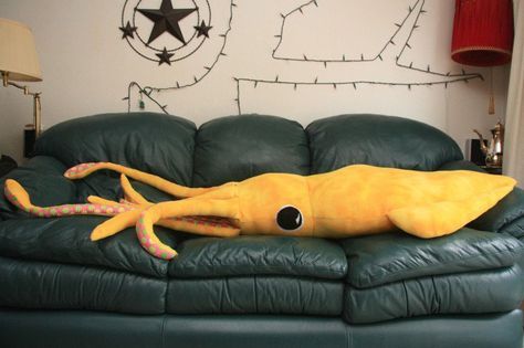 Giant Squid, Crochet Geek, Pillow Tutorial, Creation Couture, Sewing Patterns Free, Free Sewing, Kids Crafts, Winchester, Stuffed Animal