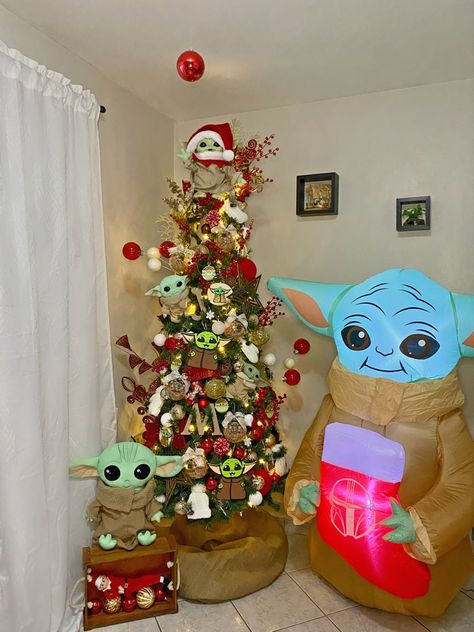 Grogu Christmas Tree, Baby Yoda Christmas Tree Ideas, Baby Yoda Christmas Tree, Yoda Christmas Tree, Playroom Christmas, Arsenal Fc Logo, Star Wars Christmas Tree, Baby Yoda Christmas, Yoda Christmas