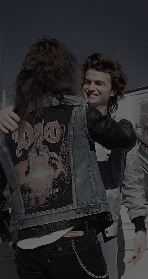 Steddie Wallpaper, Steve Eddie, Wallpaper Stranger Things, Stranger Things Pins, Eddie Edward, X Men Evolution, Beautiful Joe, Stranger Things Kids, Stranger Things Have Happened