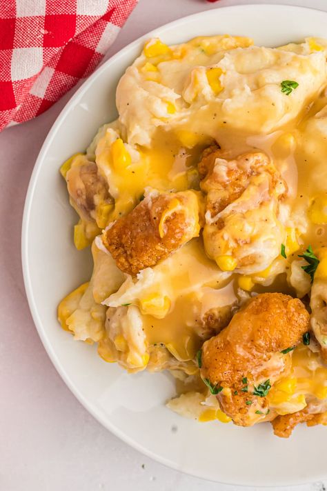 Put down your car keys and rest easy knowing that you can make KFC right in your kitchen. This amazing KFC Bowl Casserole is all the best ingredients that this popular restaurant has to offer in one big dish. It includes popcorn chicken, mashed potatoes, cheddar cheese, chicken gravy, and corn. Kfc Bowl Casserole, Cheddar Cheese Chicken, Kfc Mashed Potatoes, Casserole Kitchen, Cheese Bowl, Famous Recipes, Chicken Mashed Potatoes, Ziva David, Corn Cheese