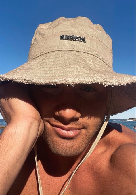 Beach Hat Men, Men Beach Aesthetic, Beach Pictures Men, Blue Cap Outfit, Cap Outfit Men, Mens Beach Hats, Yacht Outfit, Morocco Trip, Beach Bucket Hat