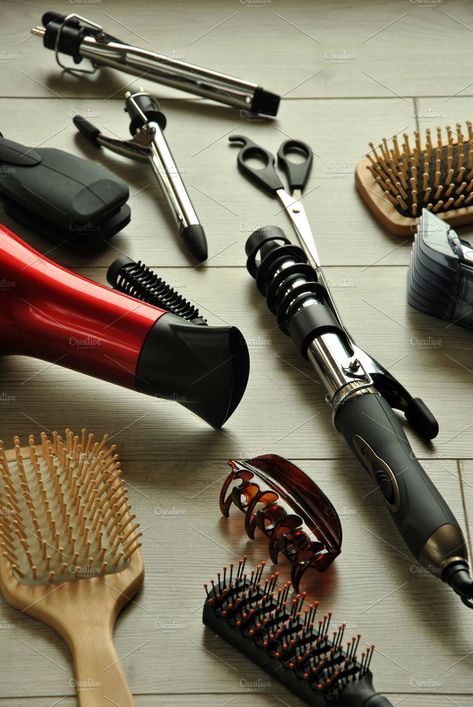 Hairdressing Equipment, Wooden Floor, Autumn Street Style, Makeup Guru, Beauty Basics, Beauty And Fashion, Wooden Flooring, Insta Makeup, Barber Shop